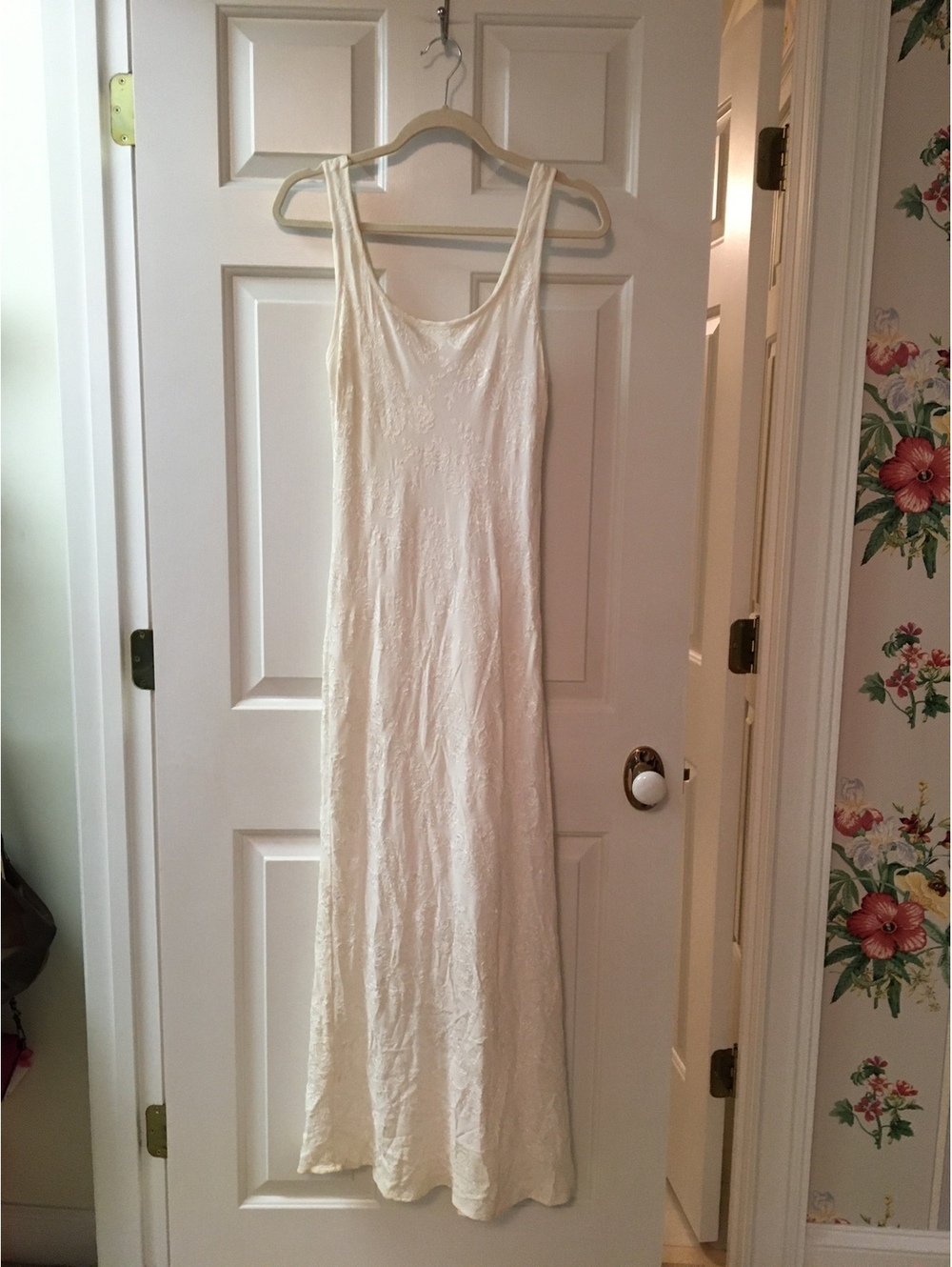 White House Black Market Off White Sleeveless Wedding Dress Size 6